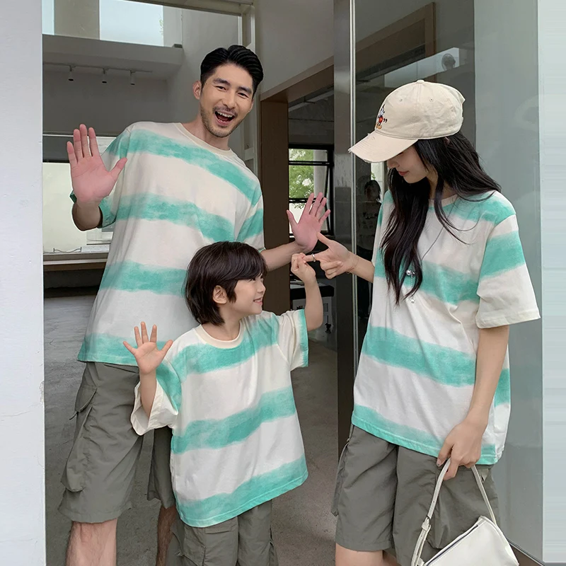 

2026 New Summer Matching Family Outfit for Father Mother Son And Daughter Vacation T-shirt And Shorts Korean Family Look Clothes