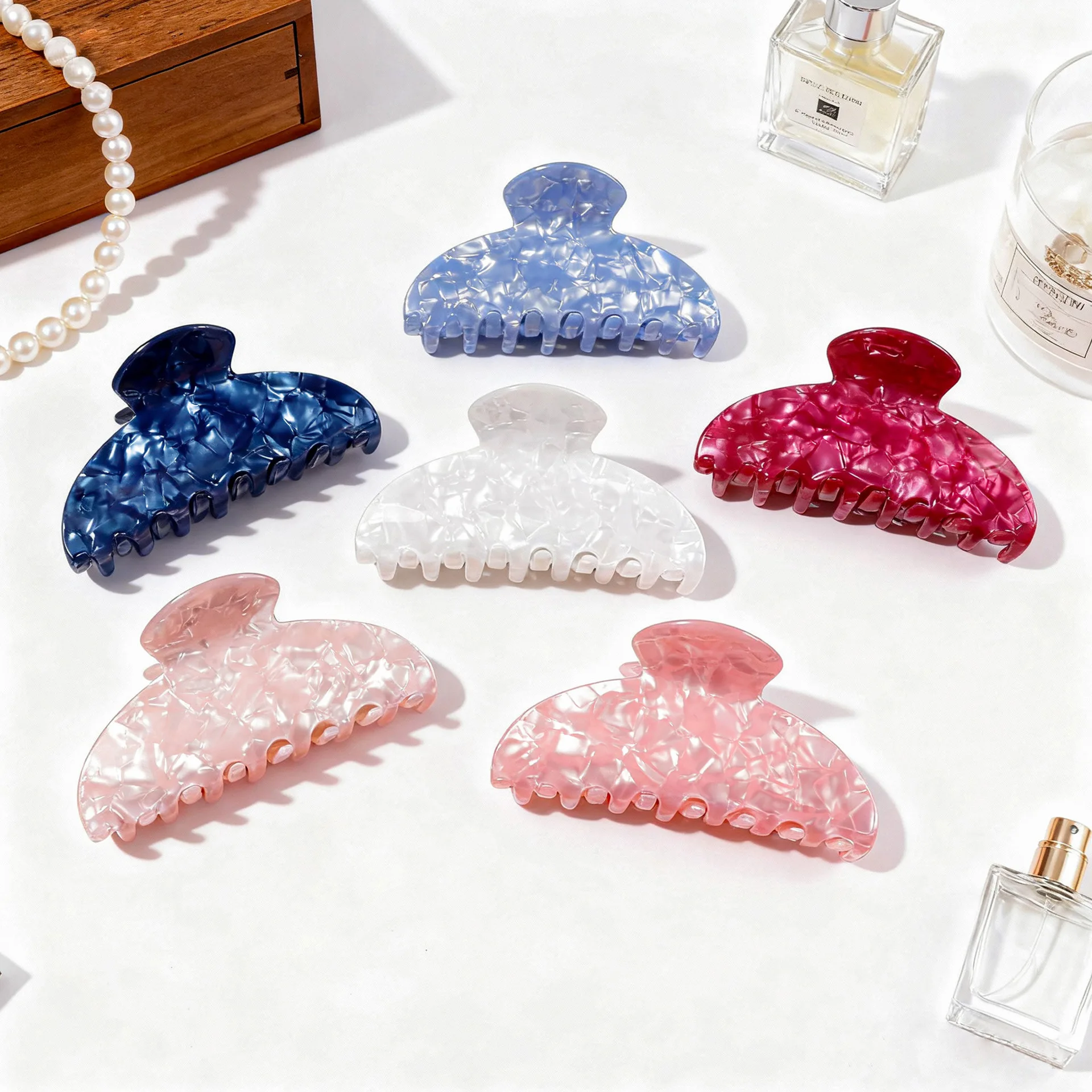

Large, iridescent crushed ice-patterned hair clip: an elegant hairpin for the nape of the neck, shark-claw style, for women