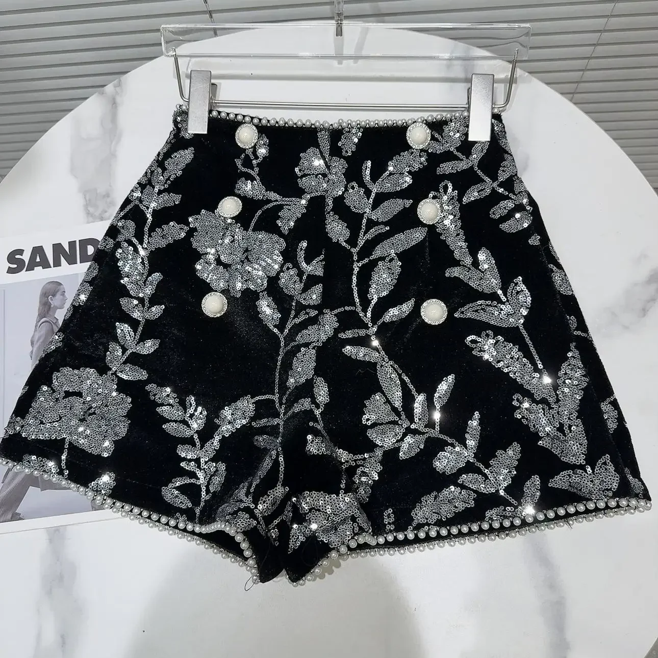 2024 Winter New Gorgeous Bead Flake Flower Embroidered Velvet Shorts Women's Fashion Chic Pearl Edge Black Shorts Boots Female