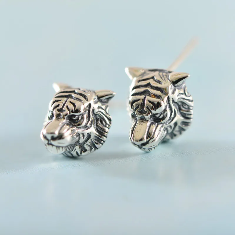 Fashion Silver Color Tiger Head Stud Earrings for Men Women Vintage Animal Earrings Domineering Punk Ear Jewelry Accessories