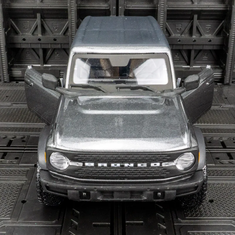 

Модель автомобиля Maisto 1:24 Ford Bronco из сплава, коллекционная, внедорожник, подарок, двери открываются, подходит для коллекционирования.