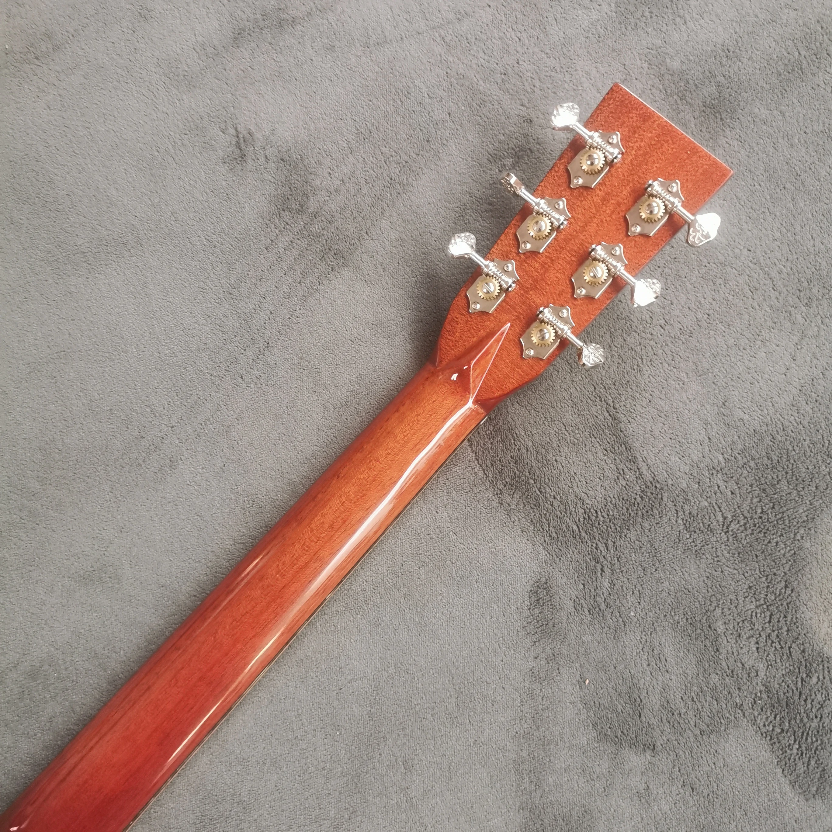 

All solid wood AAAAA level museum series D200 glossy acoustic acoustic guitar