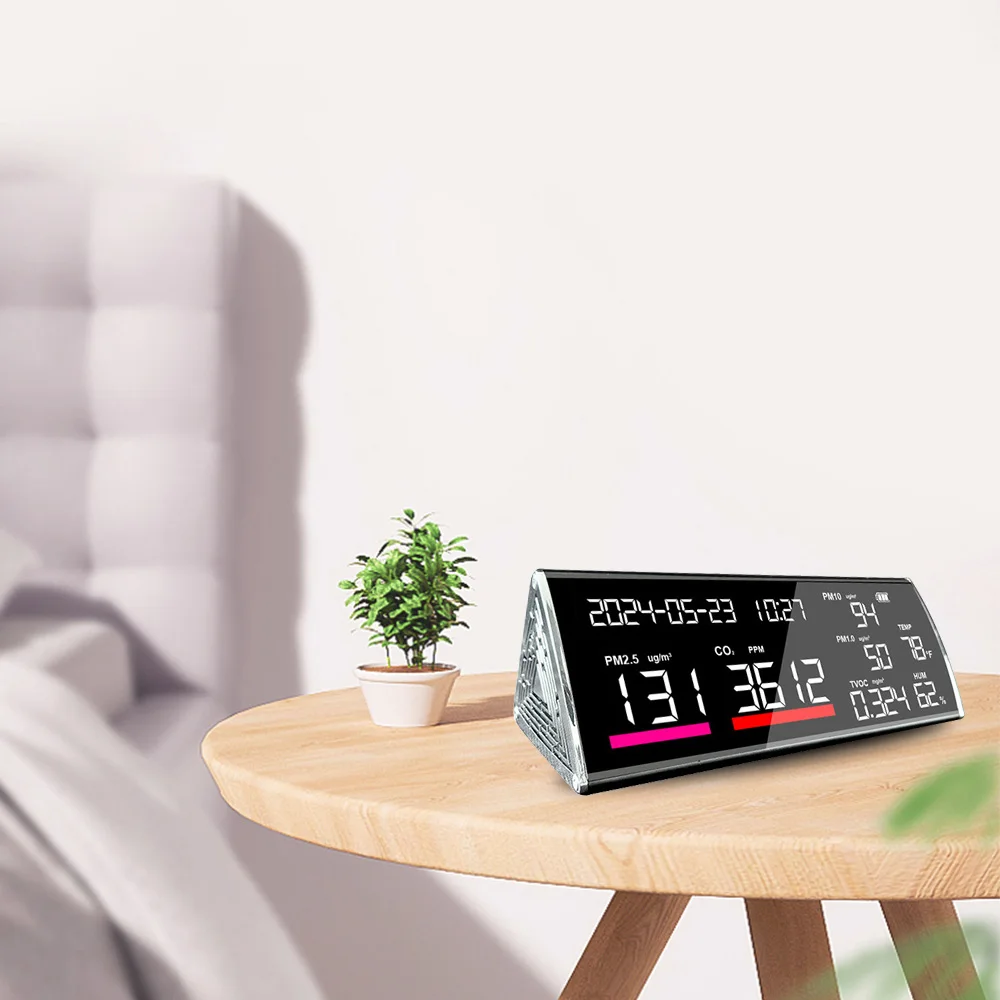 كاشف جودة الهواء CO2 PM2.5 عالي الجودة متعدد الوظائف باللون الأسود مع منفذ TVOC لدرجة الحرارة والرطوبة من النوع C ضمان لمدة سنة واحدة