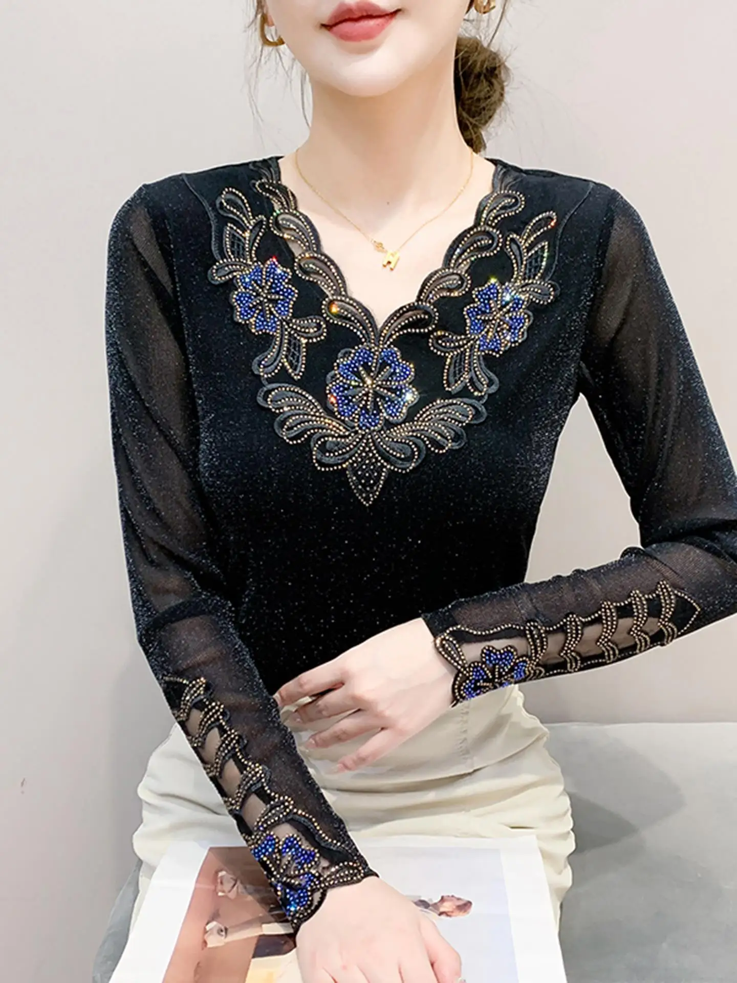 Faionable V-Ne Lace Trim Lange Sve T-shirt Dames Lente Herfst Nieuwe Sle High-End Gevoel Ijzer op Strass Basis irt