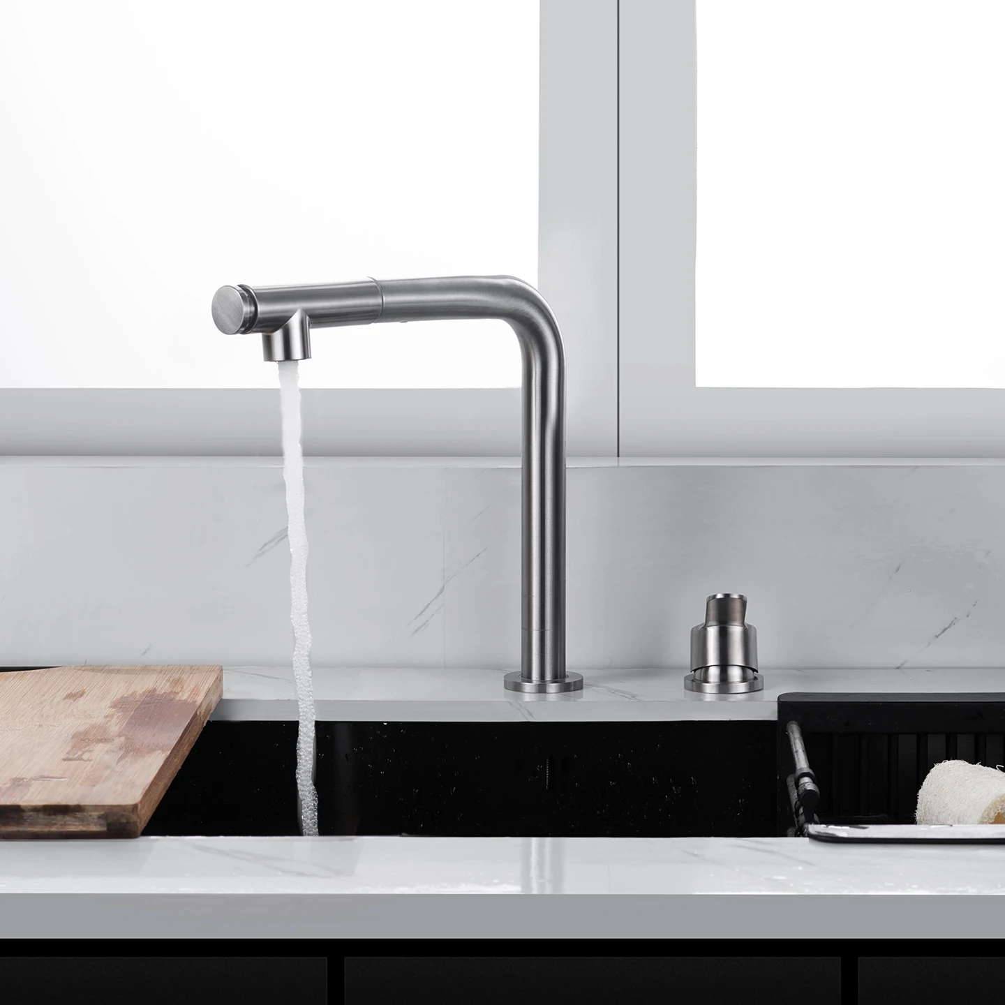 

Deck Mounted Single Handle Pull Down Sink faucets 2 Modes Kitchen Sink Faucet Double Hole Hot and Cold Mixer Taps Brushed