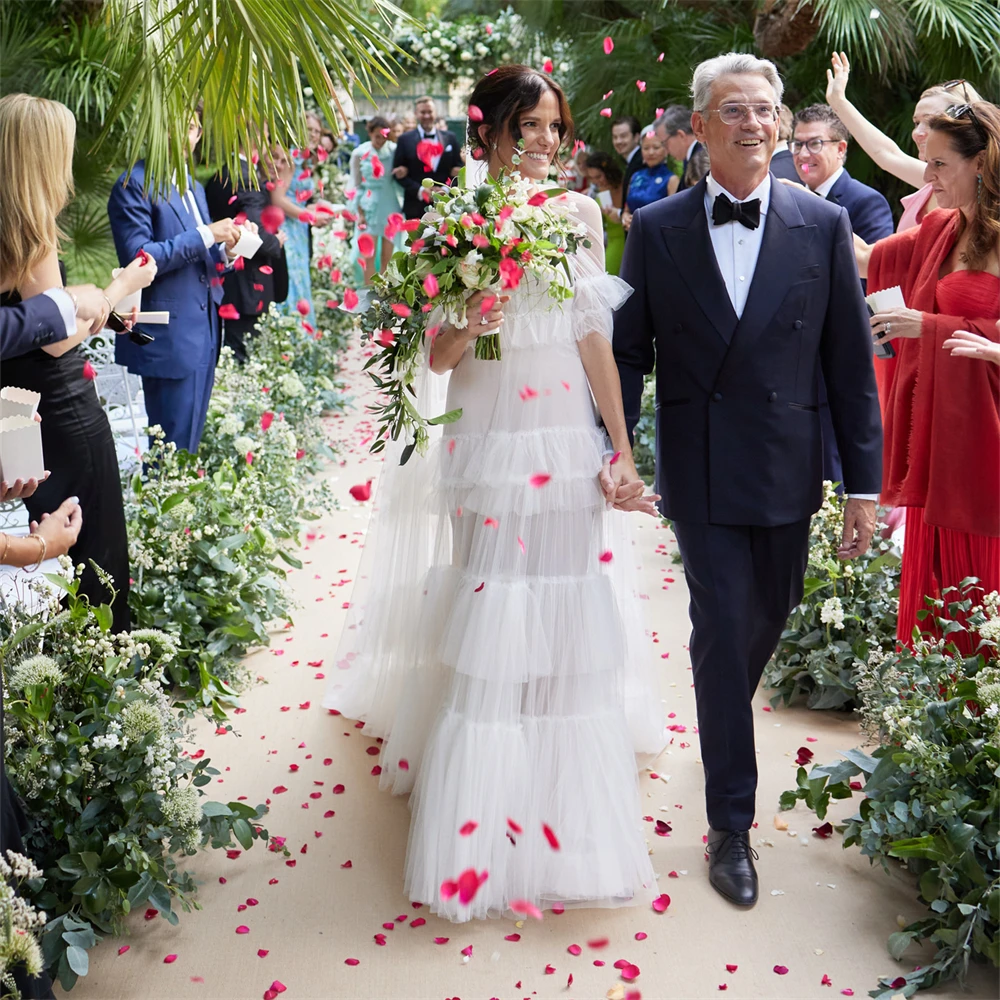 20230 # menakjubkan dari bahu berjenjang Draped Tulle gaun pernikahan untuk pengantin disesuaikan 2024 Boho wanita gaun pengantin dengan Cape