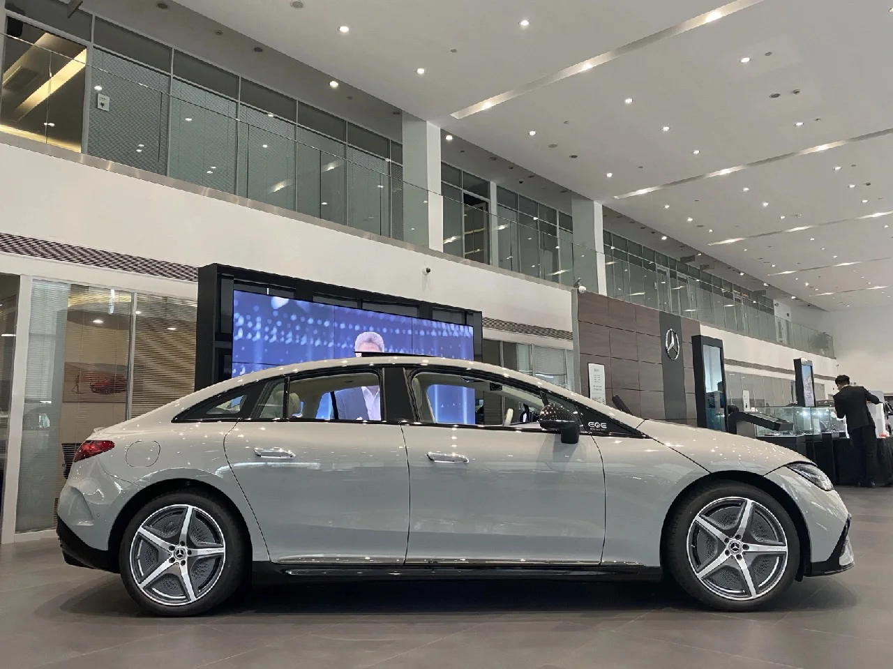 2023 Mercedes EQE SEDAN Luxury 4MATIC New Energy Vehicle with Avant-Garde Electric Car Extensive 752km Range EV