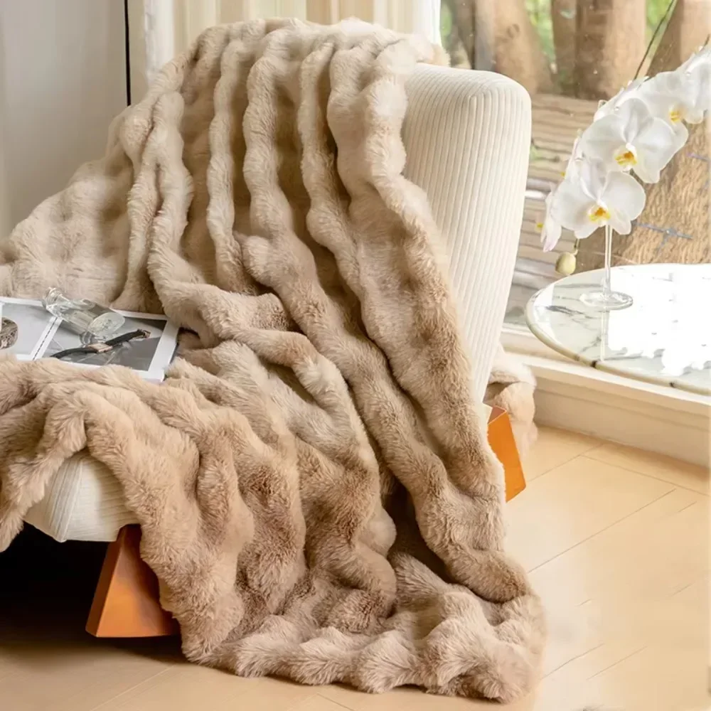 Faux Fur Thick Warm Autumn Winter Blanket High-quality Soft Cozy Sofa Blanket Skin-friendly Warmth Bare-sleeping Blanket