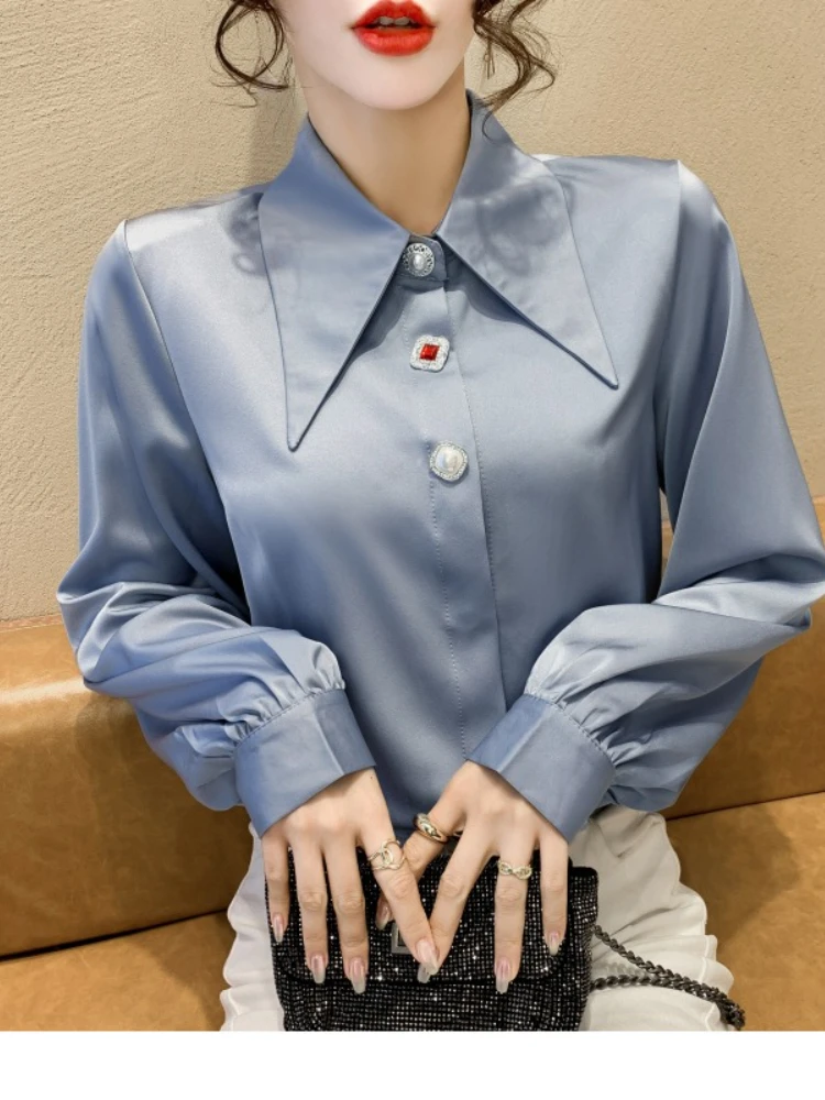 エレガントなサテンブラウス レディース ヴィンテージ 長袖 ターン ダウンカラー シャツ 韓国スタイル ルーズフィット ラペルと装飾ボタン付き