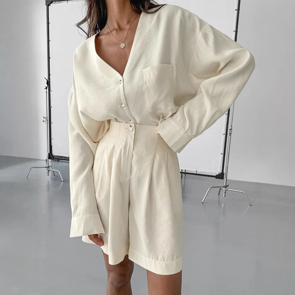 

Осенне-зимняя рубашка цвета хаки с v-образным вырезом и шорты, комплект из двух предметов, осенне-зимний модный профессиональный женский костюм