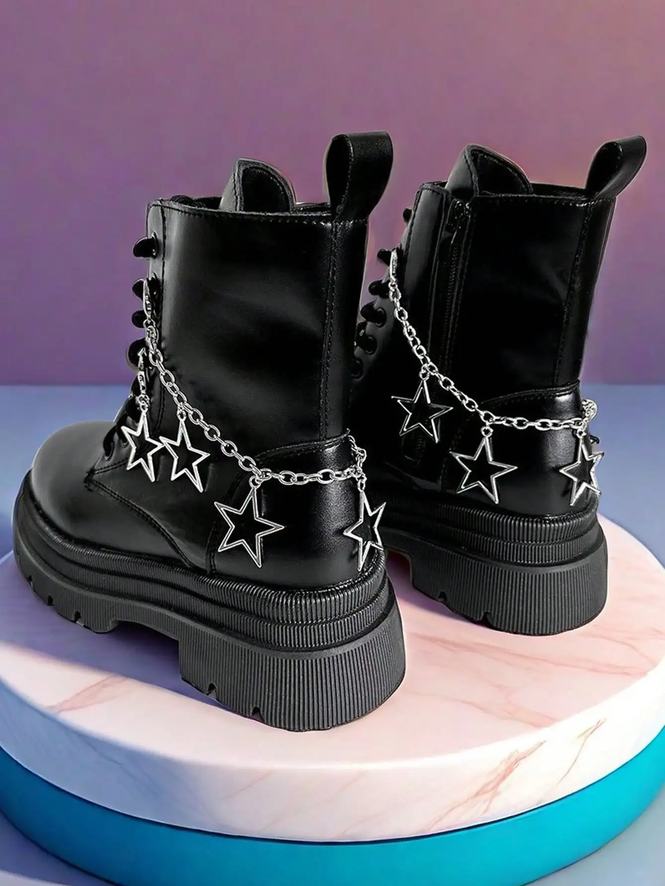 2 Pieces Hollow Star-Shaped Pendant Shoe Chain, Star-Shaped Boots and Shoe Accessories, Hollow Five-Pointed Star Exaggerated Pendant Titanium Steel Chain Shoe Chain Personalized Versatile Star Boots Shoe Accessories New Trendy Carnival Shoe Accessories