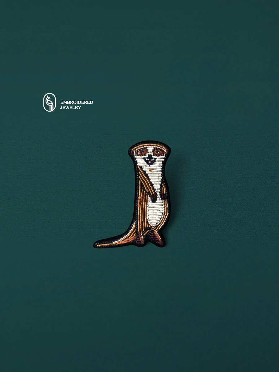 

Handmade Embroidery Cute Small Animal Mongoose Pin Bae Faionable Original Design Lapel Pin Accories Fre Outlined
