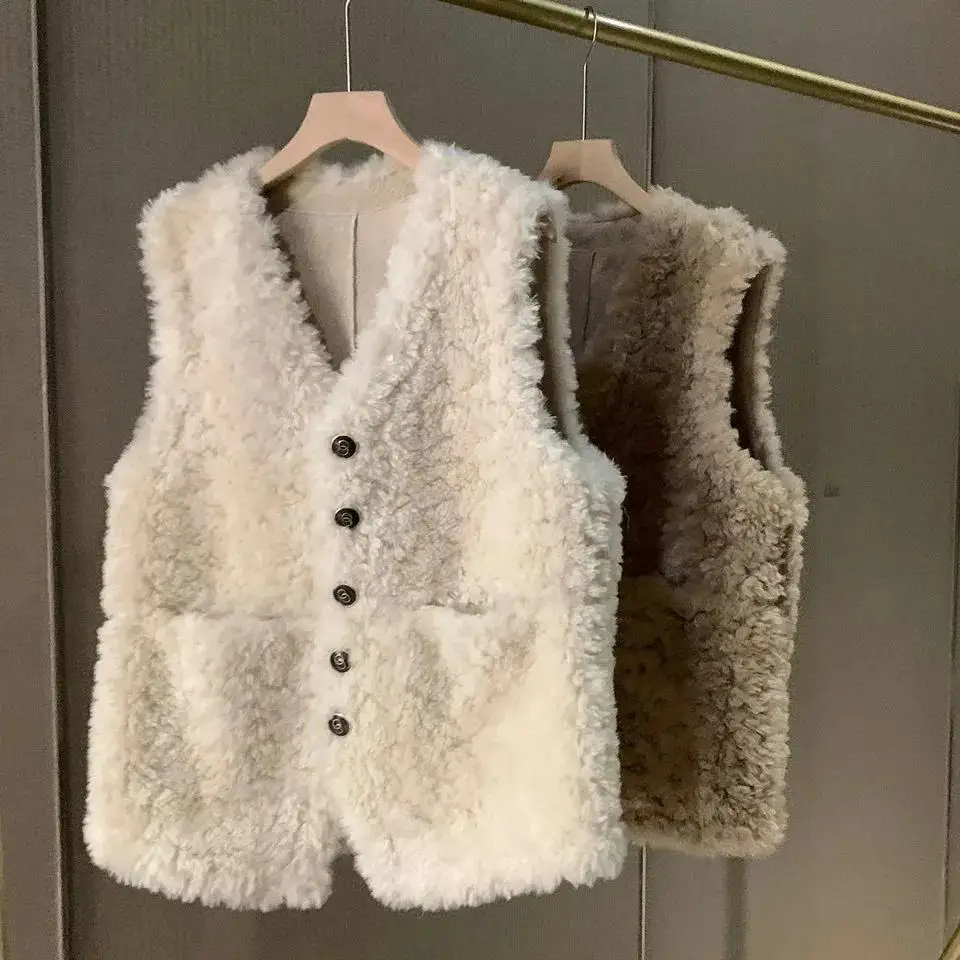 Stylish Mommy Autumn Winter Short Particle Fleece Vest Jacket Women's Middle-Aged And Elderly Lamb Velvet Vest Button Splice