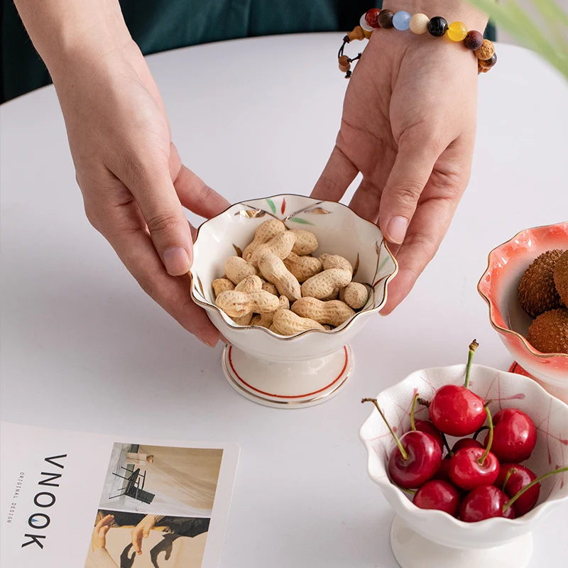 

Японская современная красочная кондитерская тарелка с высокой подставкой и небольшим размером