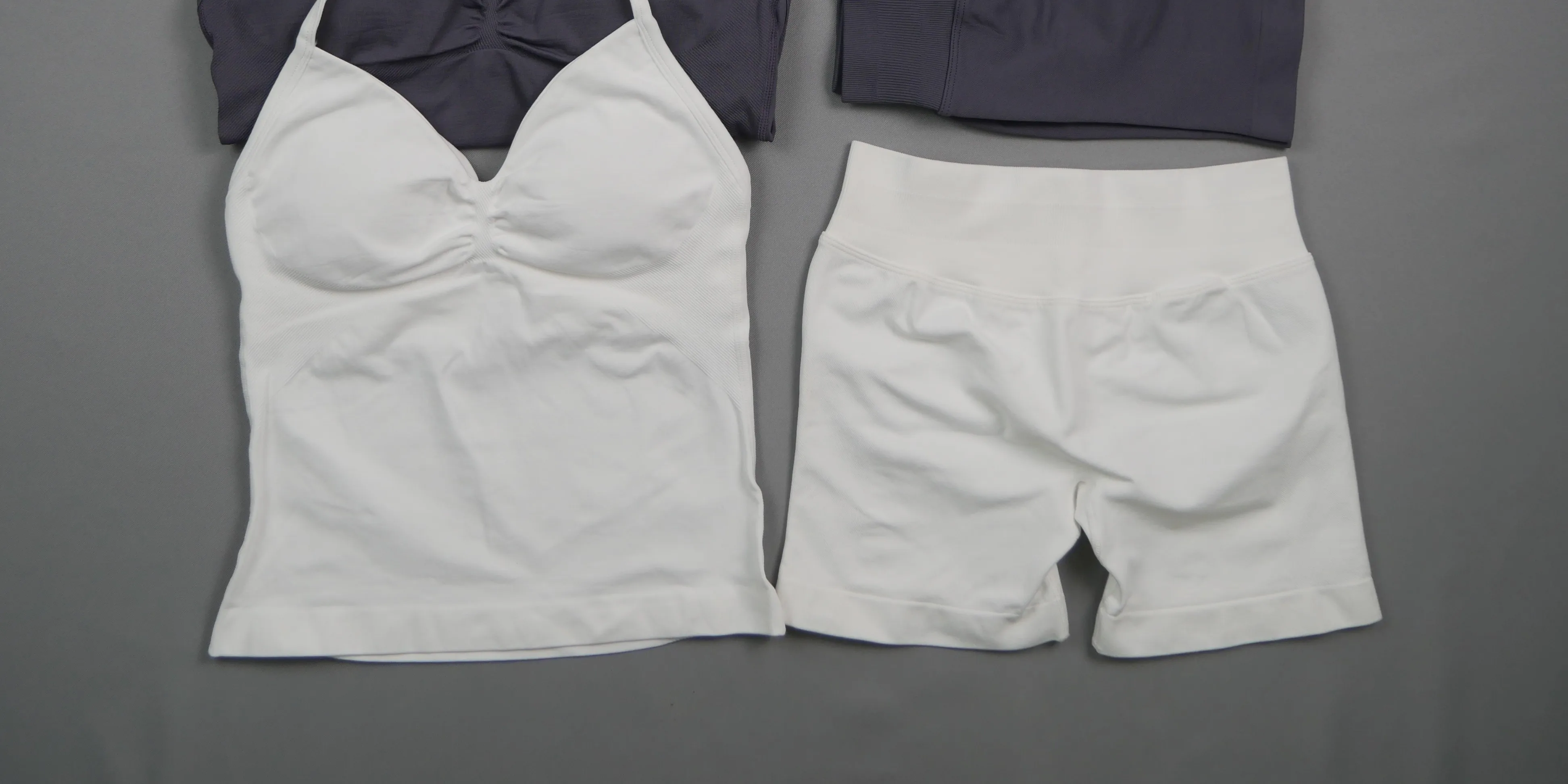 Nahtloses 2-Teiliges Sportset für Damen: Halter-Top mit Langem Schnitt, Hochgeschnittene Scrunch-Butt-Shorts, Schnelltrocknend, für Fitness und Workout – Detail 9