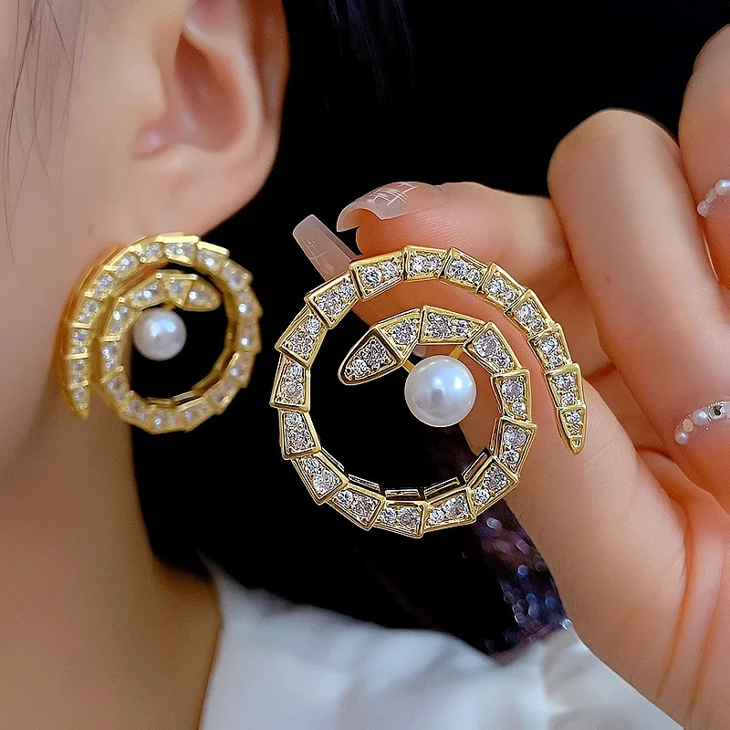 

Luxury Shiny Zircon Earrings Post for Women New Trendy Pearl Snake Shaped Glamor Wedding Jewelry Ear Accessories Gifts