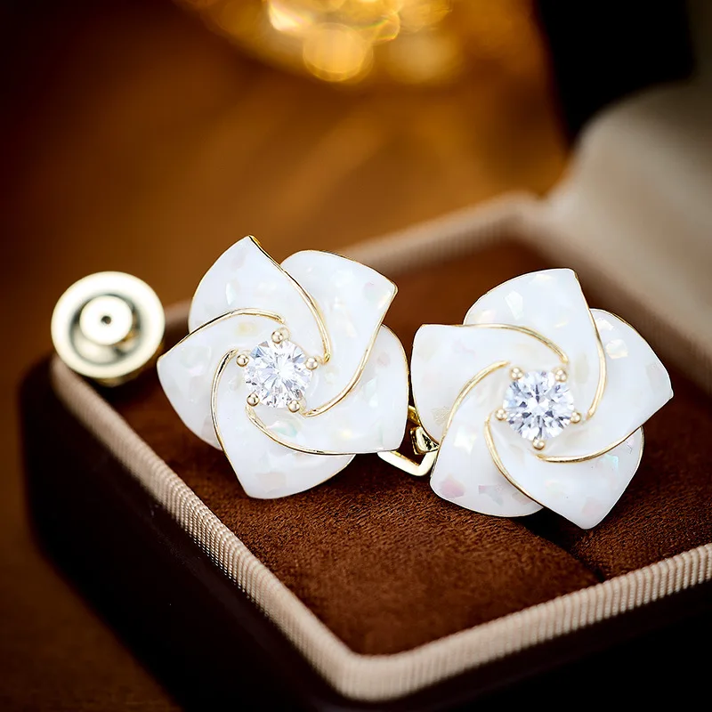 Camélia francesa e flor de cerejeira incrustada de zircão para aperto de cintura e acessório de fivela ajustável em tamanho da cintura