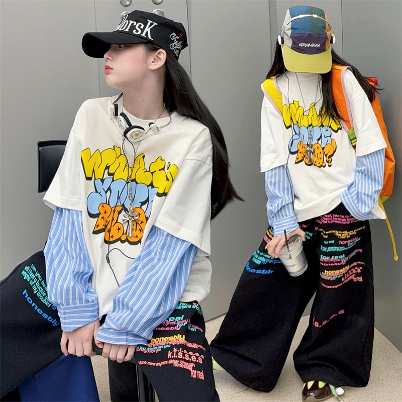 

Комплект для девочек: футболка с длинным рукавом и широкие брюки с принтом, имитация двух предметов, весна-осень 2026, крутой уличный стиль, детская одежда