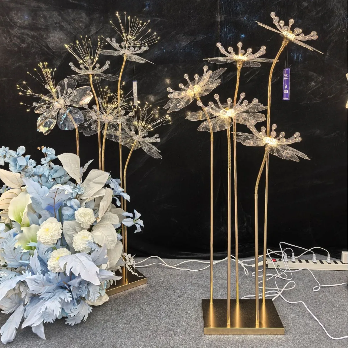 

New wedding props wrought iron lotus street lamp acrylic luminous flower ornament decorative lamp floor lamp arrangement