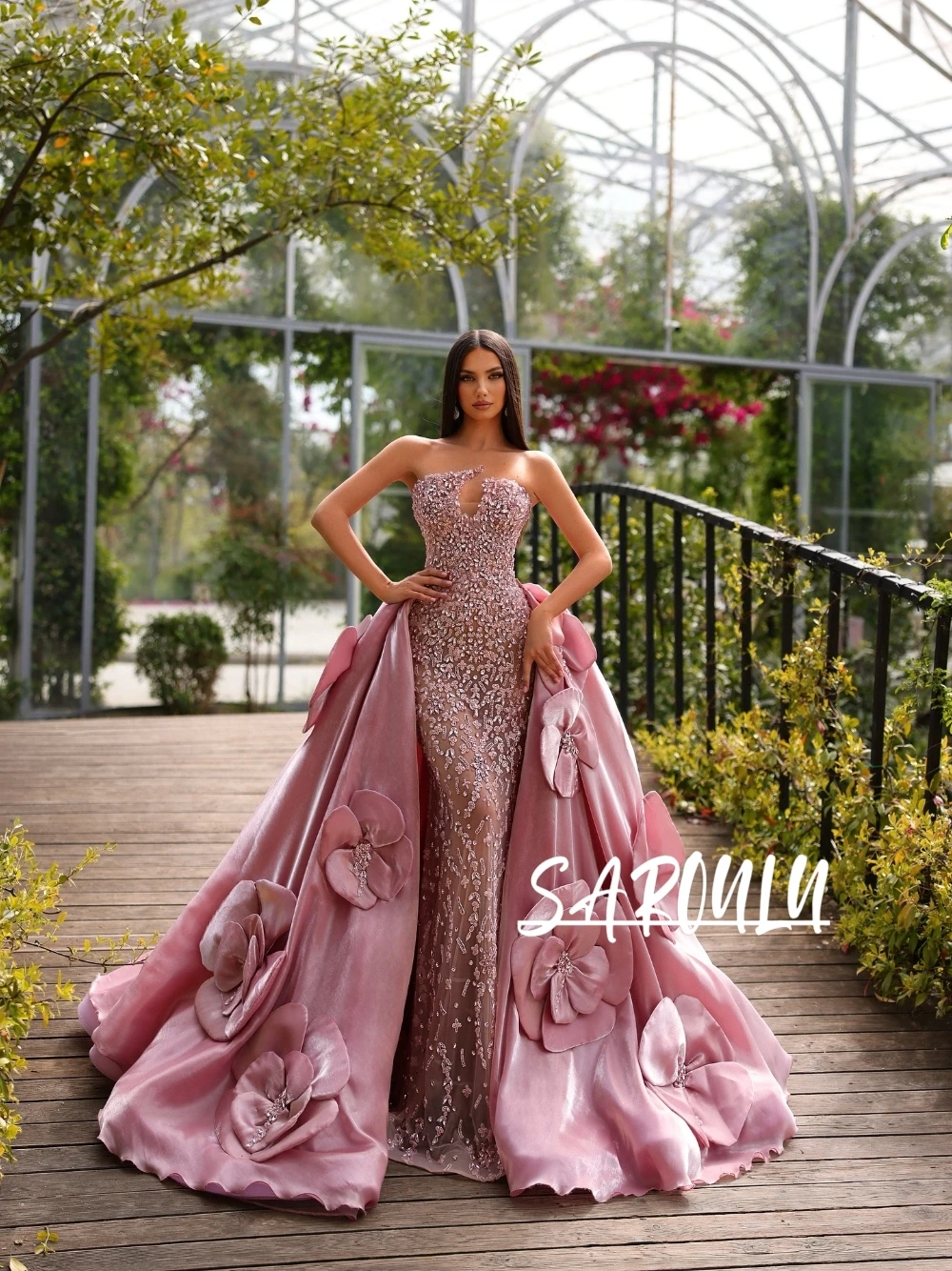 

Romantic 3D Flowers Unique Evening Dress Illusion Sheer Sparkle Strapless Customized Cocktail Gown Opulent Beaded Prom Wear