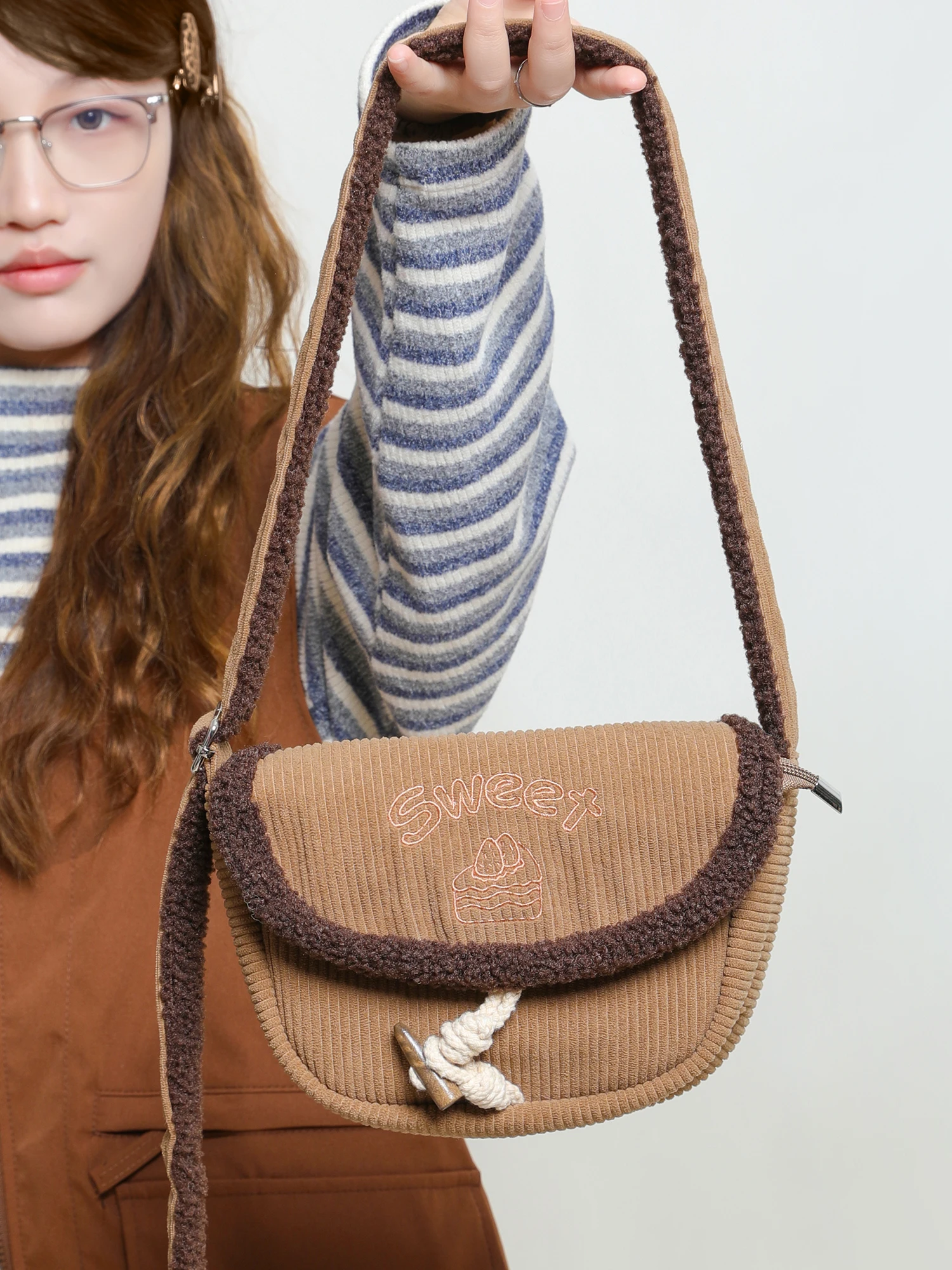 

Retro Furry Underarm Women's Bag Versatile Single oulder Design Sensation Small Croed Crossbody Bag for Commuting