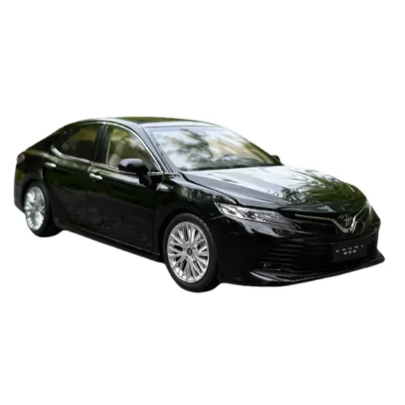 1:18 Toyota\'s new eighth generation Camry diecast alloy model, children\'s collection of decorative toys, holiday gifts for boys.