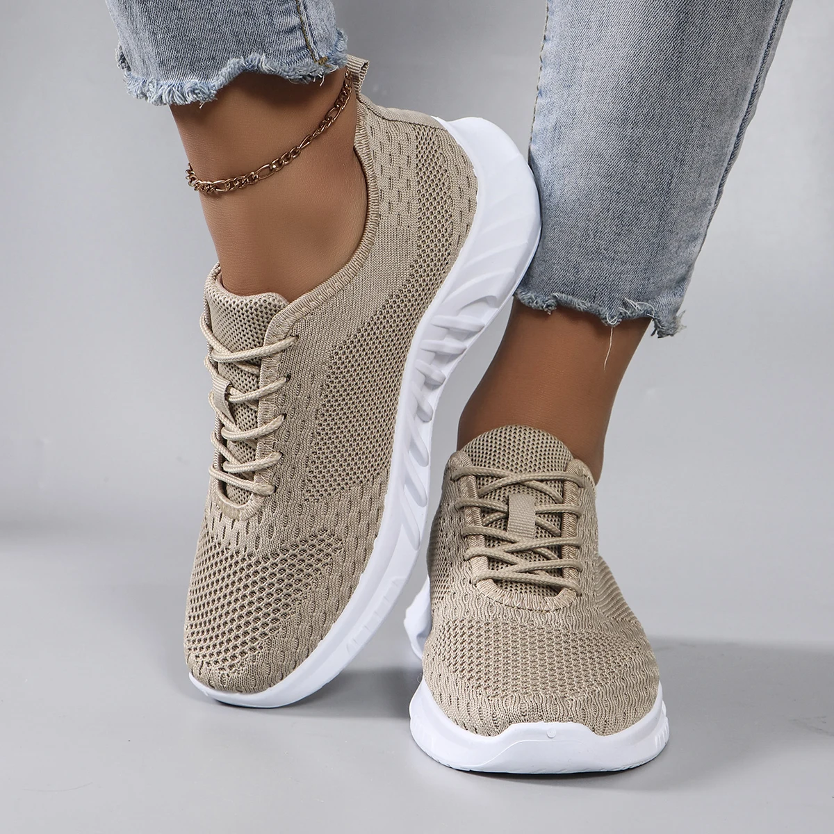 Spring new women\'s sports shoes, fashionable, breathable, lightweight, non-slip, wear-resistant, casual sports shoes, flat shoes