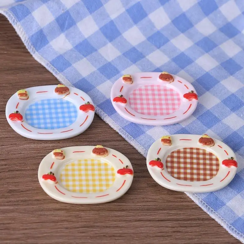 5PCS Cute Miniature Resin Plates Cartoon Checkered Small Dishes DIY Dollhouse Kitchen Decor Mini Food Display Craft