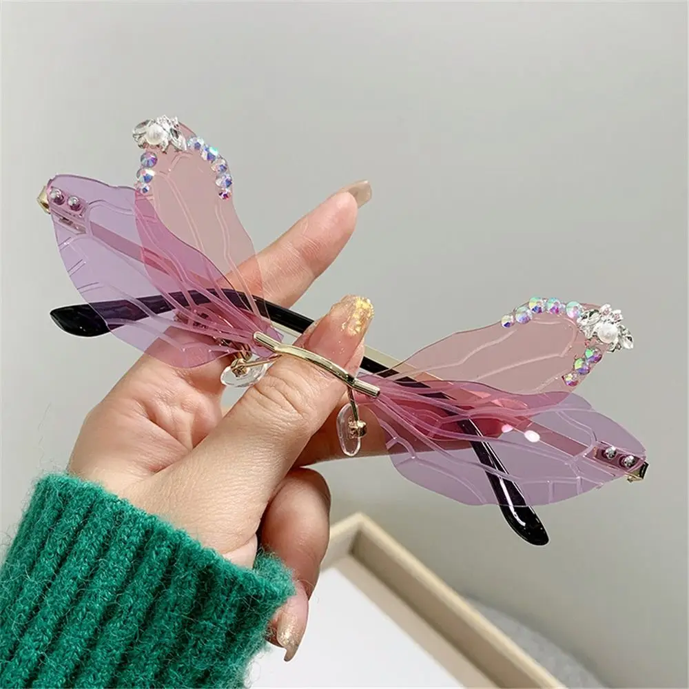 New Women Dragonfly Wings Sunglasses Luxury Fashion Bling Diamond Irregular Trendy Glasses Party Costume Matching Narrow Eyewear