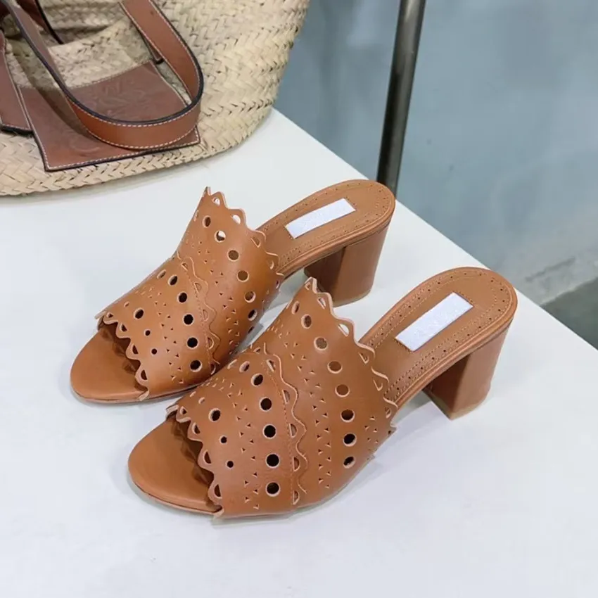 

2025 Summer New Fashion Leather High Heel Sandals for Women with Thick Heel, Waterproof Platform Flats