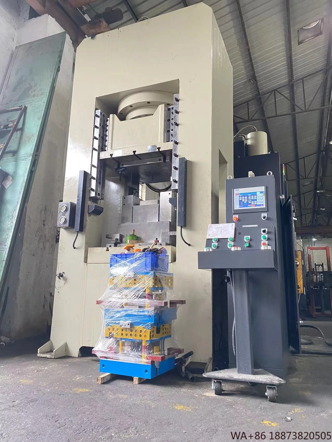 Forging Machinery AutoForge 1000T High-Performance Cold Forging Press for Automotive Components Durable Metal