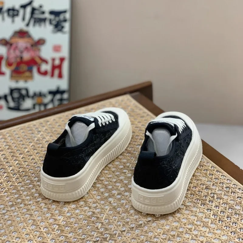 Sepatu sneaker wanita, sepatu wanita sol tebal trendi ringan, sepatu vulkanisir, sneaker anti selip