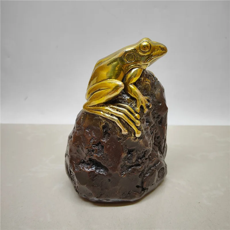 Pure copper golden toad ornament, croaking to bring wealth, frog decoration for home, living room, office, opening and housewarm