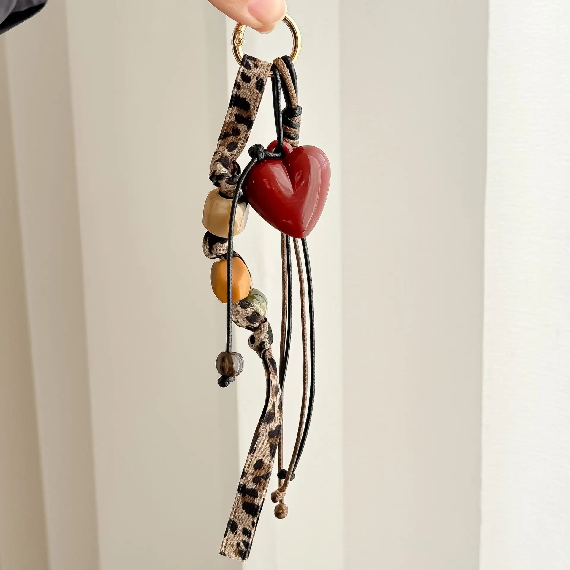 Retro Maillard Brown Pendant Leopard Print Beaded Love Keychain Handmade Fashion Versatile Simple Bead Bag Accessories Wholesale