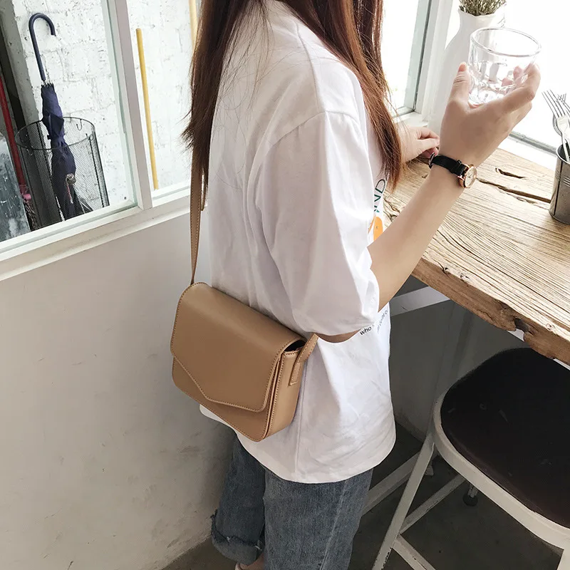 

2025 new small bag, Korean diagonal cross bag, Hong Kong style retro small square bag, simple and casual girl shoulder bag