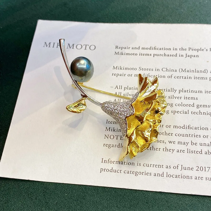 Japanese And Korean Women's Trumpet Flower Brooch High-End Women's Exquisite Luxury Corsage Anti-Light Collar Needle Freshwater