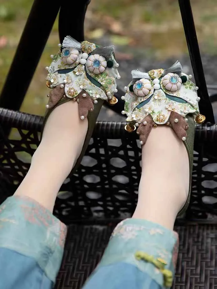 vintage-chinese-dragon-head-embroidered-green-white-beige-flat-shoes-hanfu-accessory-with-beads-tassels-for-cosplay-party