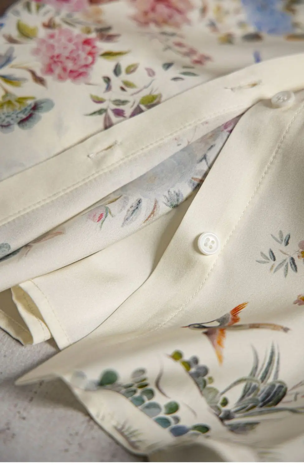 Long sleeved imitation silk shirt for women in spring 2025,  slimming, loose and stylish, printed with imitation mulberry silk