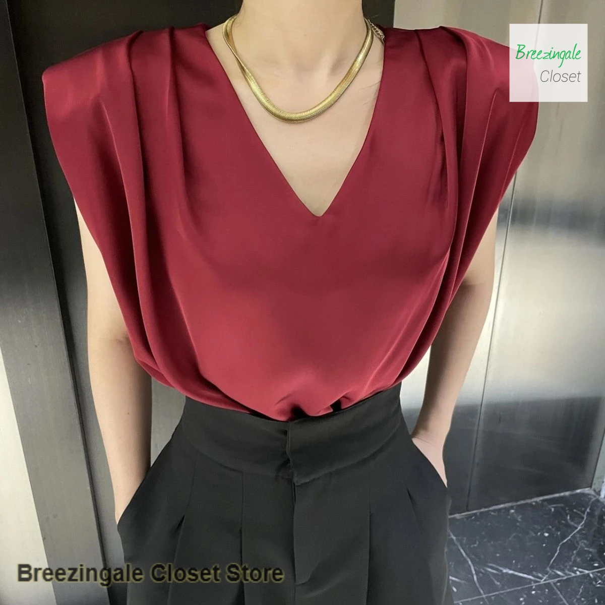 

Korean version of high-end V-neck sleeveless shoulder pads loose T-shirt women's summer new versatile temperament satin vest