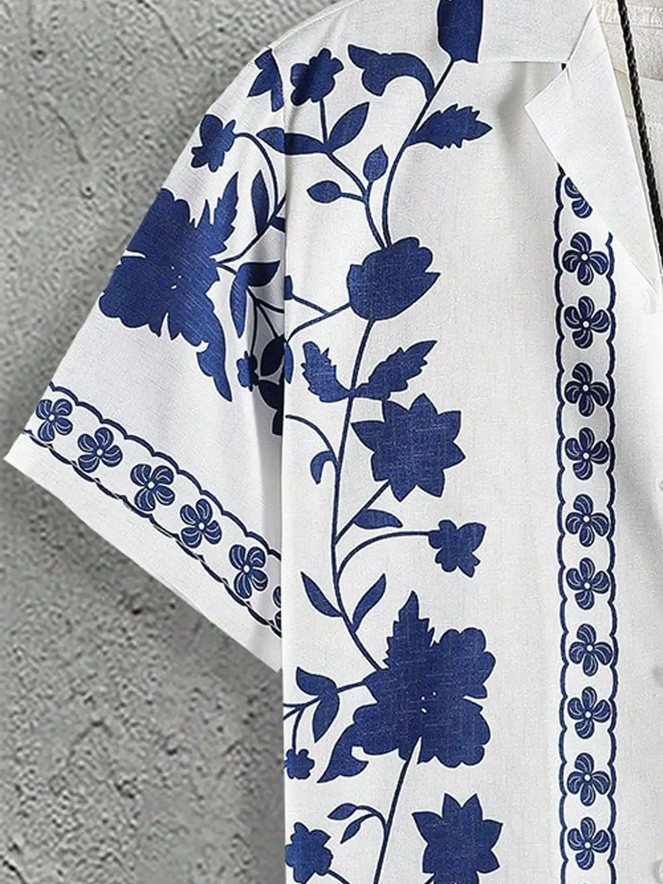 

Мужской летний повседневный комплект из рубашки с цветочным принтом и шорт на завязках (2 предмета)