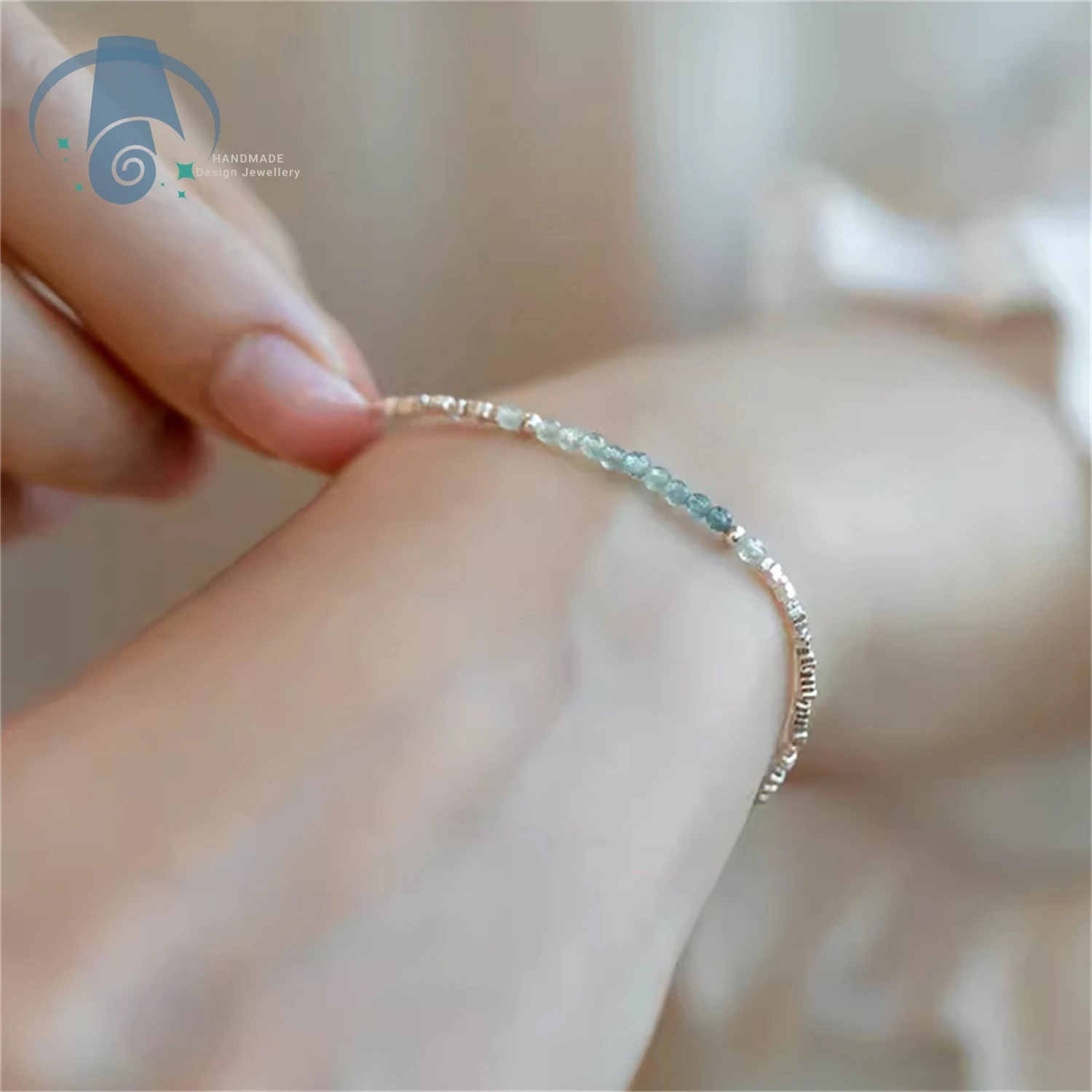 bracelet-chaine-de-perles-delicat-et-aquatique-leger-et-elegant-bijoux-faits-a-la-main-pour-femmes-cadeau-de-mode-minimaliste-pour-elle