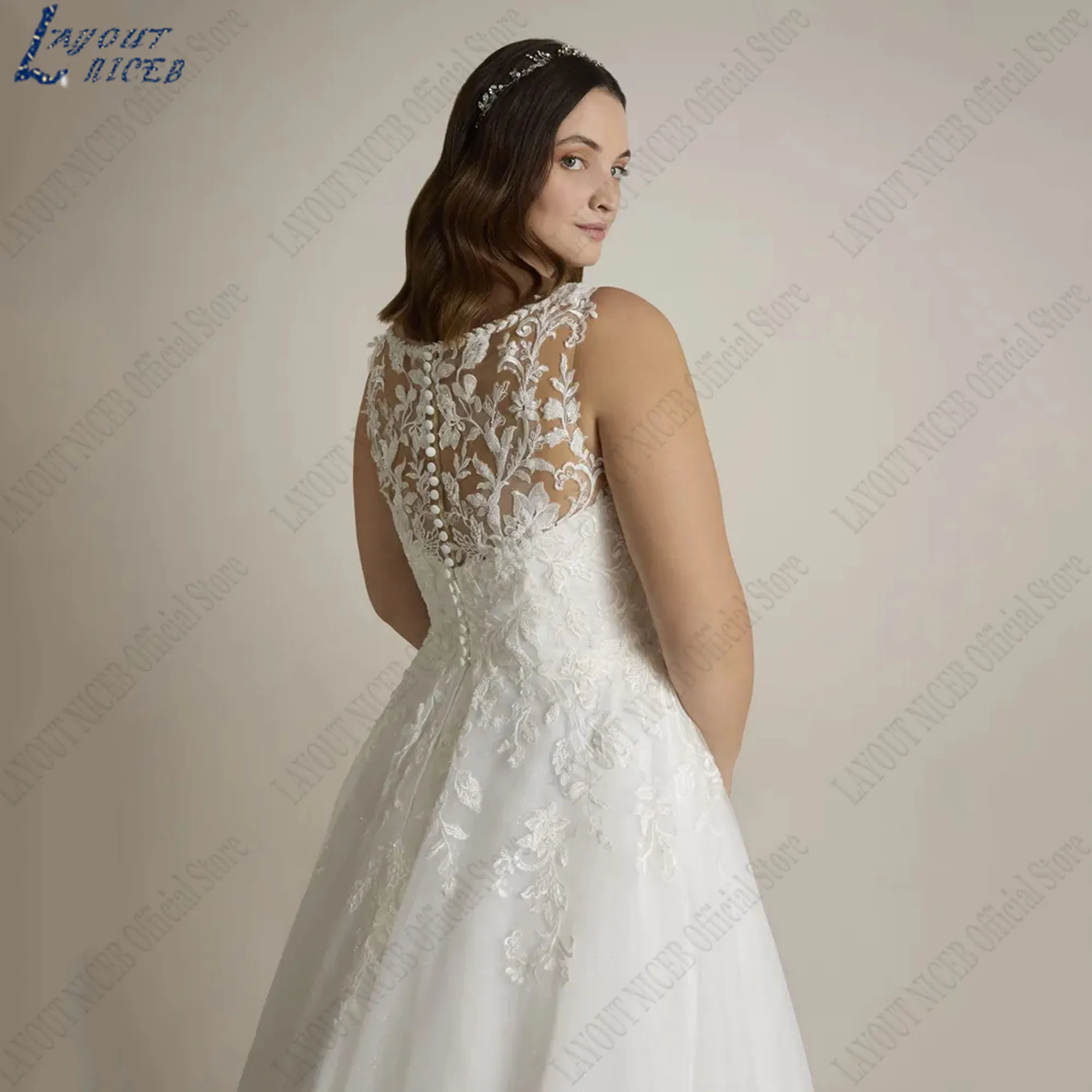 LAYOUT NICEB Large Size Bride Gowns Women A-Line Tulle Classic Trouwjurken V-hals Mouwloze Appliques Lace Grote Size Bruidsjurken Vrouwen A-Lijn Tule Klassieke Bruidsjurken V-hals Mouwloos Appliques Kant Vestido De Noi