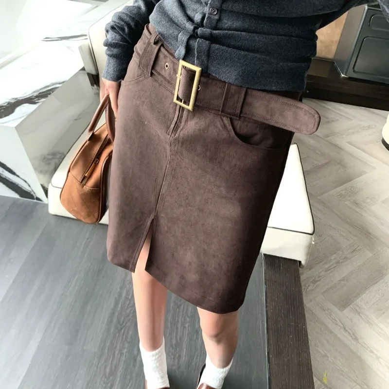 

Fashionable and Elegant Coffee-colored Suede Short Skirt 2025 Autumn/Winter Simple, Versatile, Slimming Straight-cut Midi Skirt