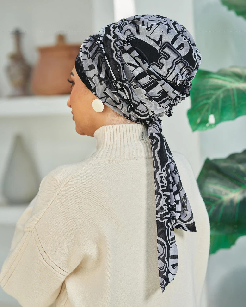 2PCS diamond Shaped Geometric Pattern Headscarf is Versatile Fashionable For Autumn And Winter It Is A Comfortable And Stylish