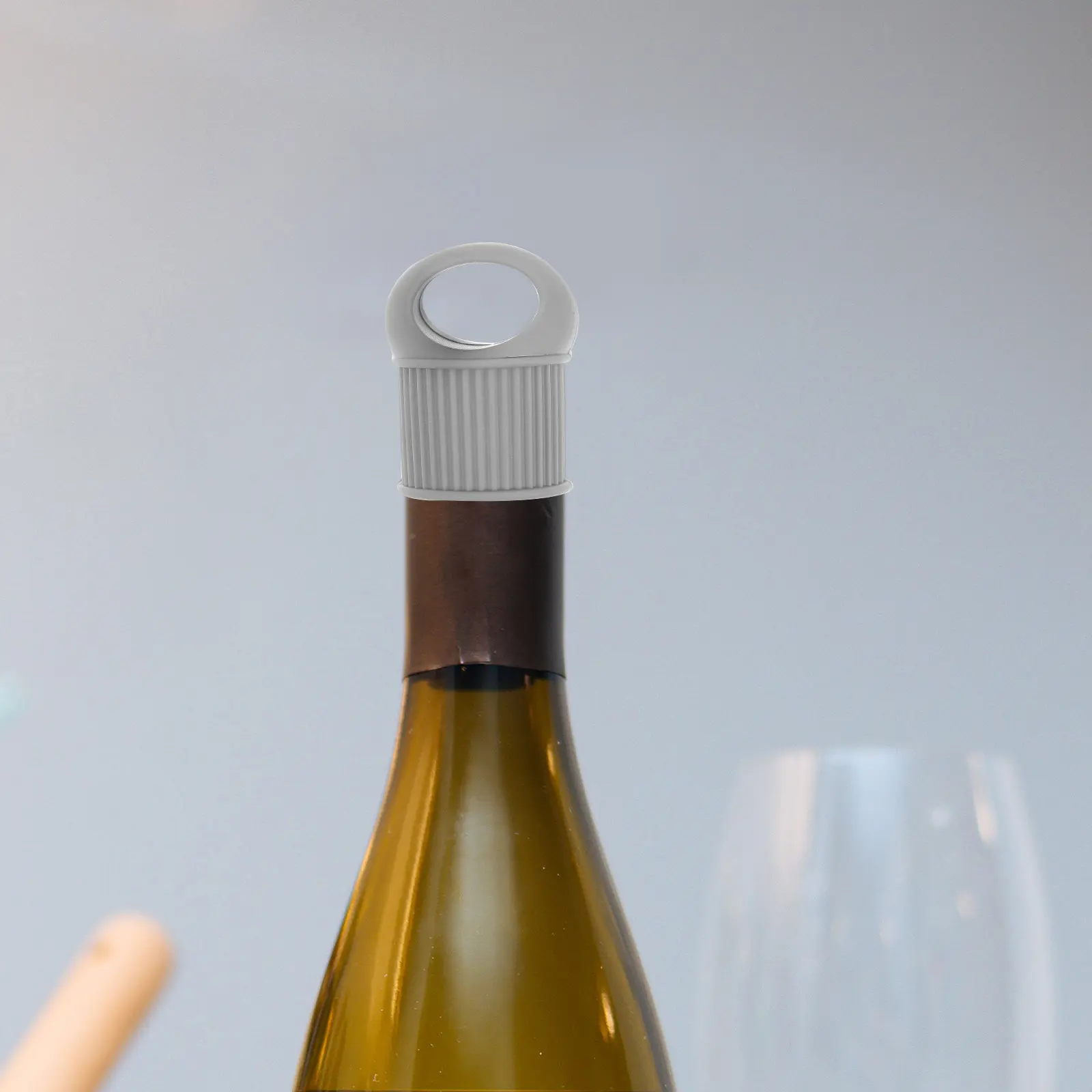Red Wine Bottle Stopper Silicone Reusable Airtight Seal Extends Shelf Life Stylish Minimalist Gray Design Elegant Wine