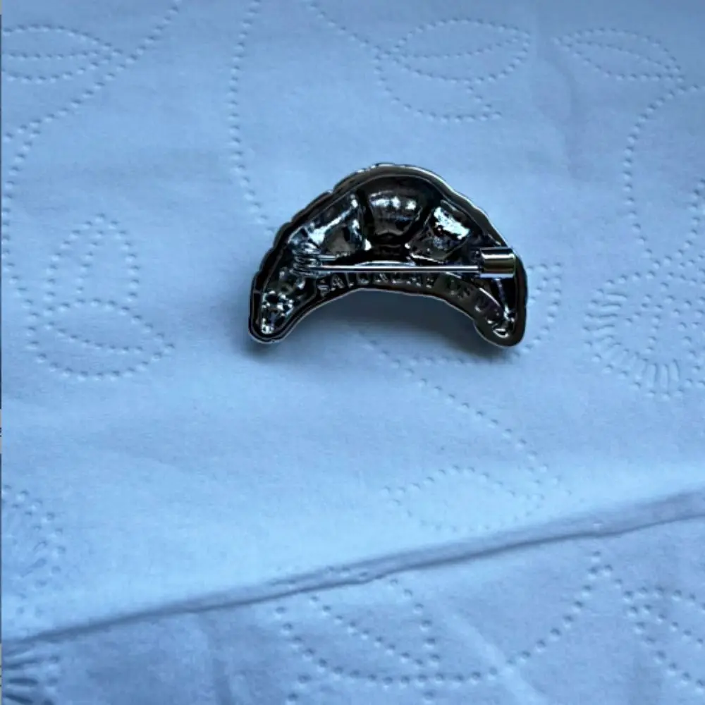 شخصية سبيكة الكرواسون بروش خمر الملابس المعدنية الفضية دبوس مجوهرات اكسسوارات شارة الذهب بروش الفتيات #6