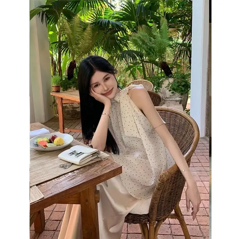 女性用ノースリーブタンクトップ,レースボウ,ハンギングネック,ユニークでルーズなトップ,フレンチスタイル,柔らかくて優しい,新しい夏のコレクション2022