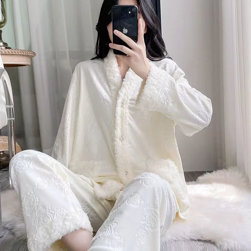 مجموعة ملابس نوم مخملية سميكة على شكل جزيرة ملابس منزلية نسائية بأكمام طويلة ورقبة على شكل حرف V وأزرار نمط مريح للشتاء الترفيهي #1