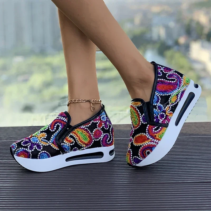 2024 Vrouwen Lente Herfst Ronde Neus Bloemenpatroon Borduurwerk Mesh Sneakers Sport Vrijetijdsschoenen