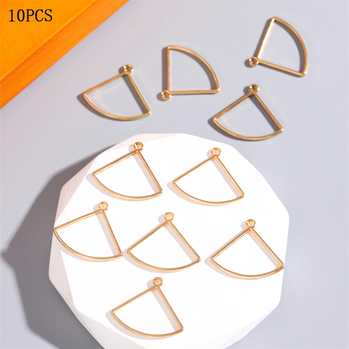 10pcs DIY Handmade Ornaments Earrings Earrings Earrings and Eardrop Accessories with a One Year Simple Hollow Out Small Fan